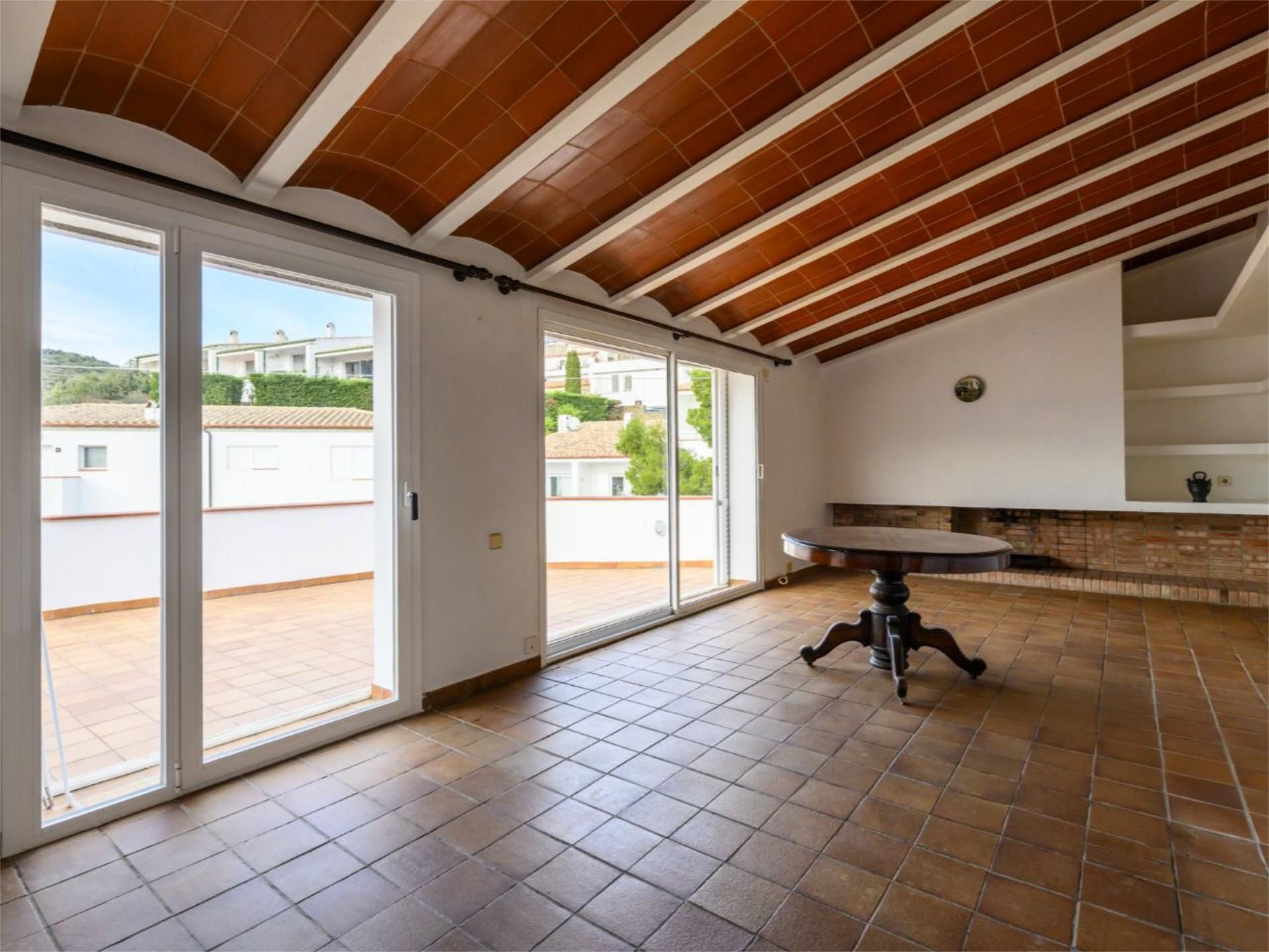 Pis en venda a Carrer de Les Creus, 49, Cadaqués Vista exterior de Pis en venda en Cadaqués amb Aire condicionat i Terrassa