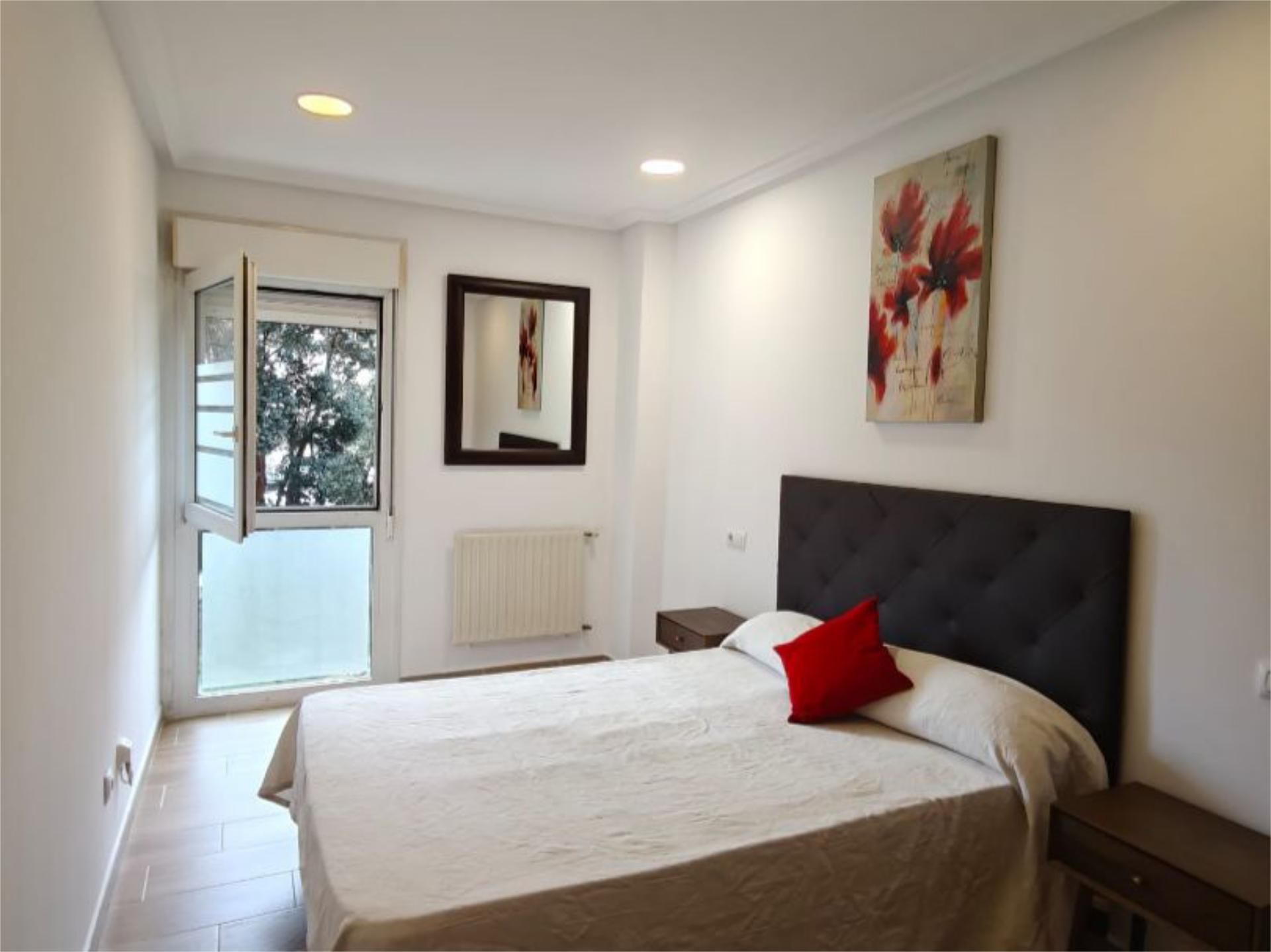 Dormitori de Pis de lloguer en Gijón  amb Calefacció, Traster i Moblat