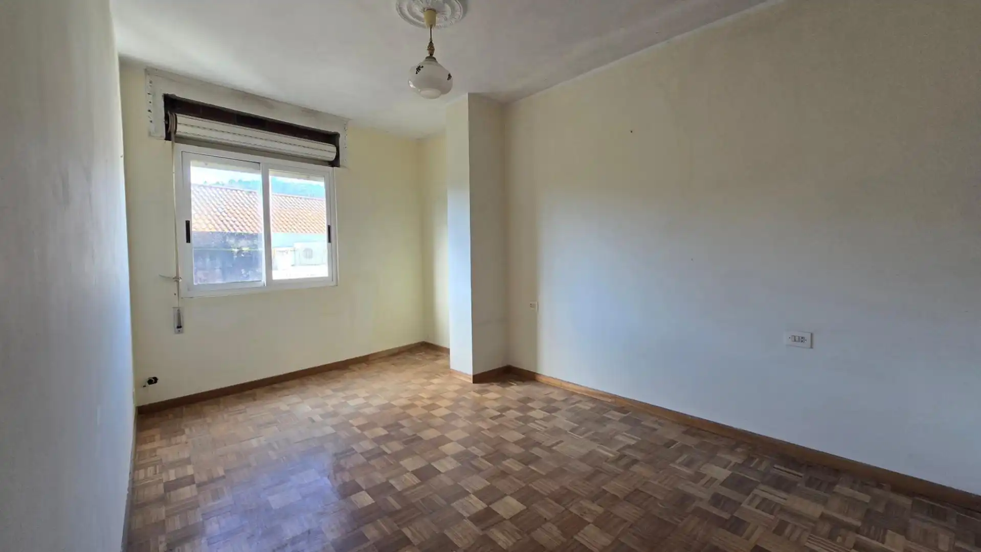 Einfamilien-Reihenhaus zum Verkauf in Rúa Rosalia de Castro, 27, Cee Schlafzimmer von Einfamilien-Reihenhaus zum Verkauf in Cee mit Balkon