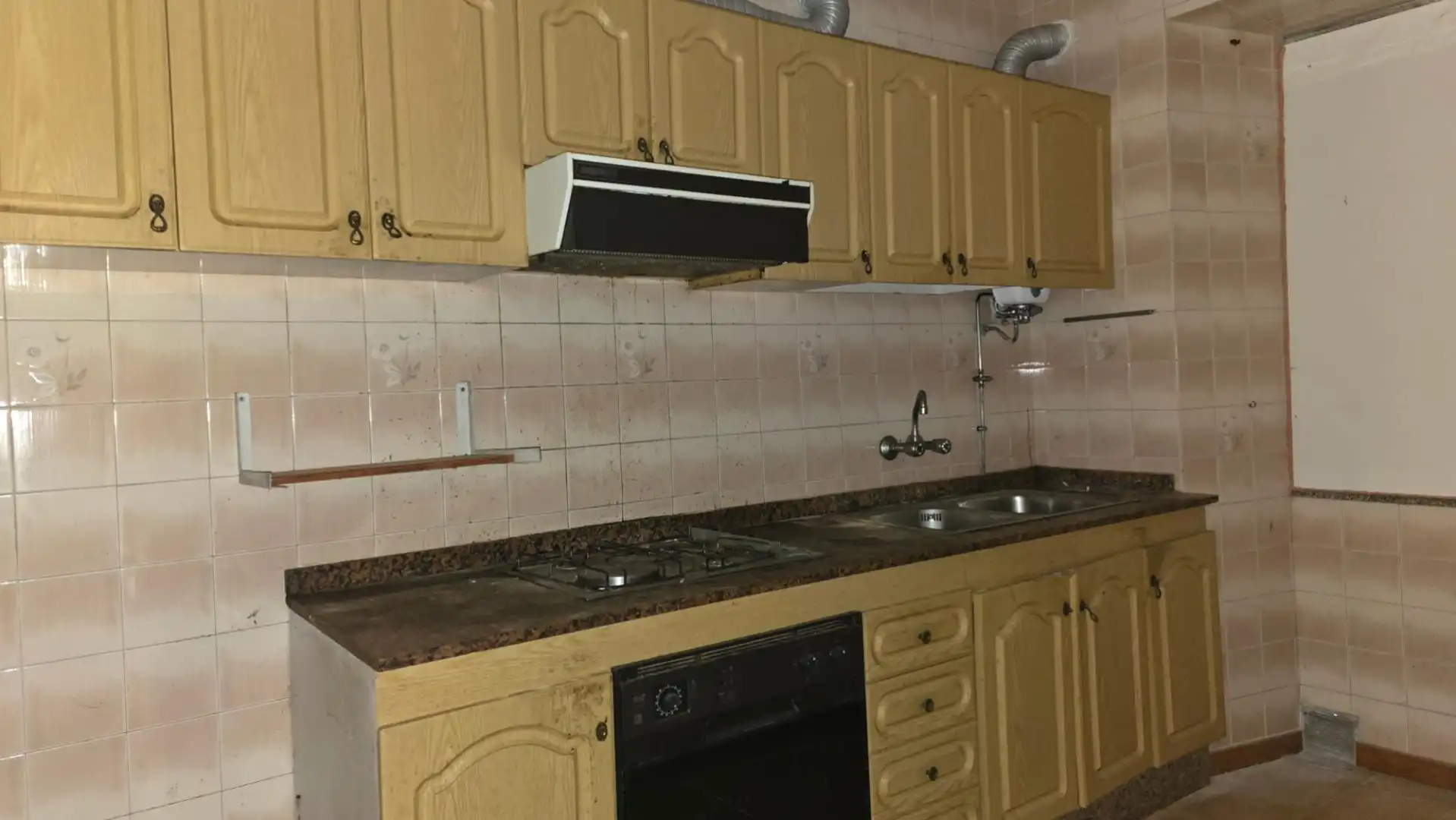 Einfamilien-Reihenhaus zum Verkauf in Rúa Rosalia de Castro, 27, Cee Küche von Einfamilien-Reihenhaus zum Verkauf in Cee mit Balkon