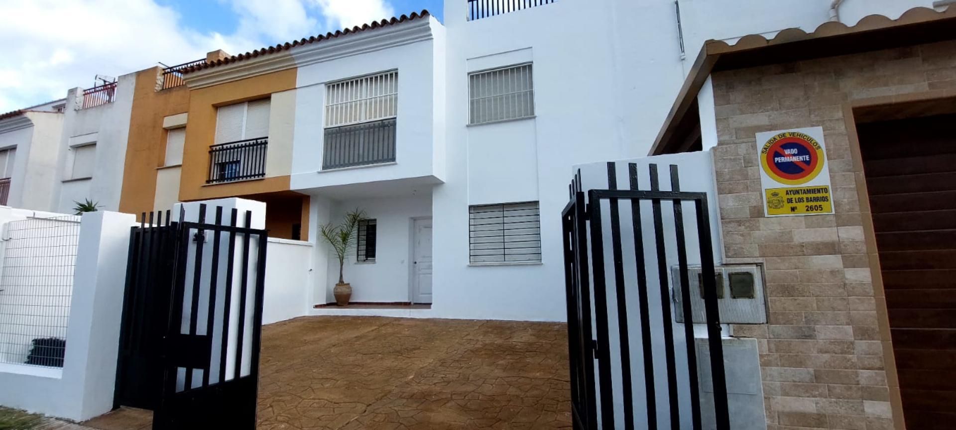 Single-family semi-detached to rent in Calle Abulaga.urbanización el Lazareto., 3, Los Barrios Exterior view of Single-family semi-detached to rent in Los Barrios with Terrace and Balcony