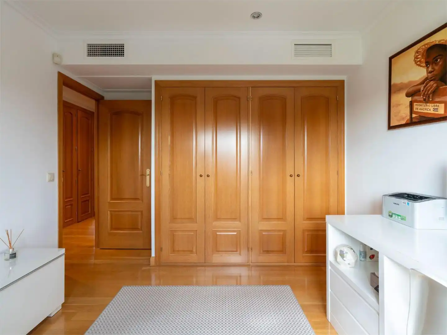 Wohnung zum Verkauf in El Cantizal Schlafzimmer von Wohnung zum Verkauf in Las Rozas de Madrid mit Klimaanlage, Heizung und Privatgarten