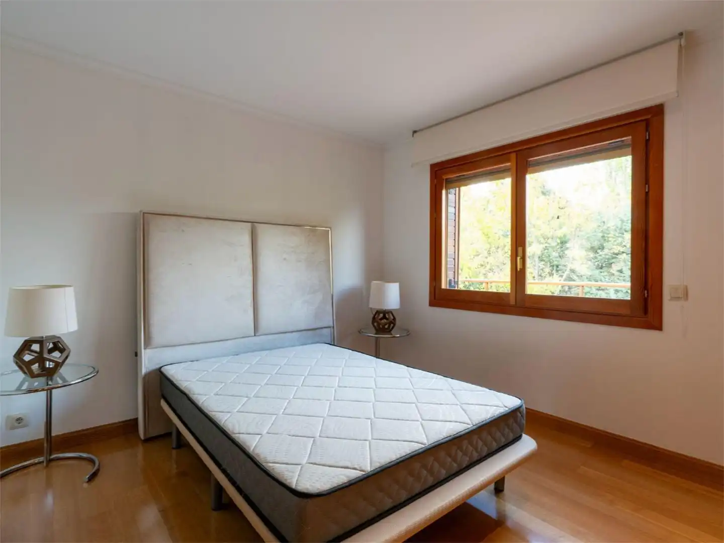 Wohnung zum Verkauf in El Cantizal Schlafzimmer von Wohnung zum Verkauf in Las Rozas de Madrid mit Klimaanlage, Heizung und Privatgarten