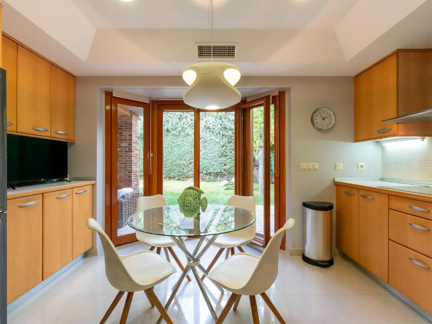 Wohnung zum Verkauf in El Cantizal Esszimmer von Wohnung zum Verkauf in Las Rozas de Madrid mit Klimaanlage, Heizung und Privatgarten