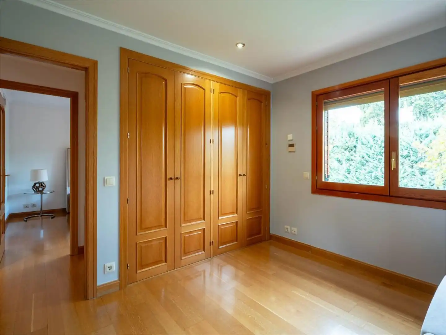 Wohnung zum Verkauf in El Cantizal Schlafzimmer von Wohnung zum Verkauf in Las Rozas de Madrid mit Klimaanlage, Heizung und Privatgarten
