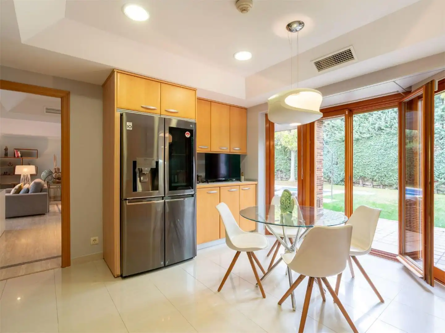 Wohnung zum Verkauf in El Cantizal Küche von Wohnung zum Verkauf in Las Rozas de Madrid mit Klimaanlage, Heizung und Privatgarten