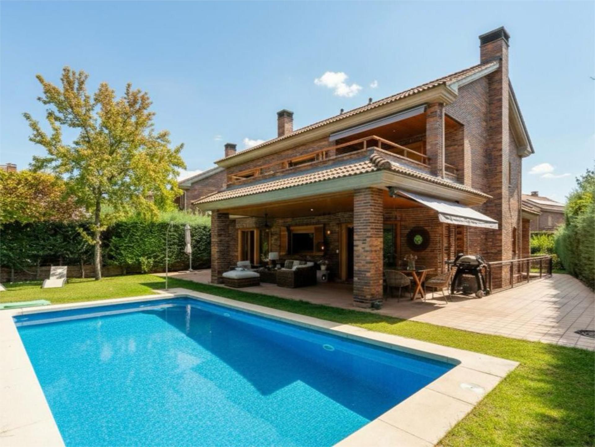 Swimming pool of House or chalet for sale in Las Rozas de Madrid  with Air Conditioner, Heating and Private garden