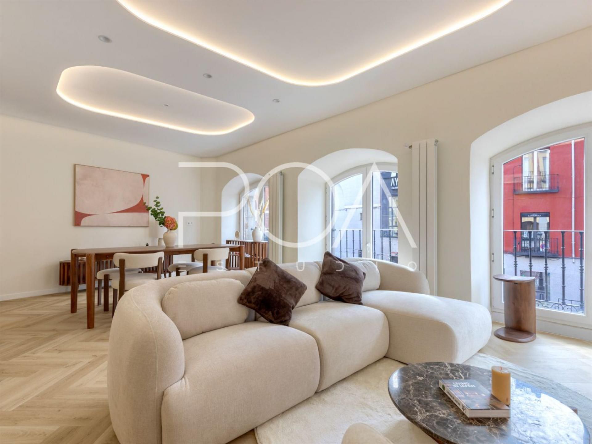 Sala d'estar de Pis en venda en  Madrid Capital amb Aire condicionat i Balcó