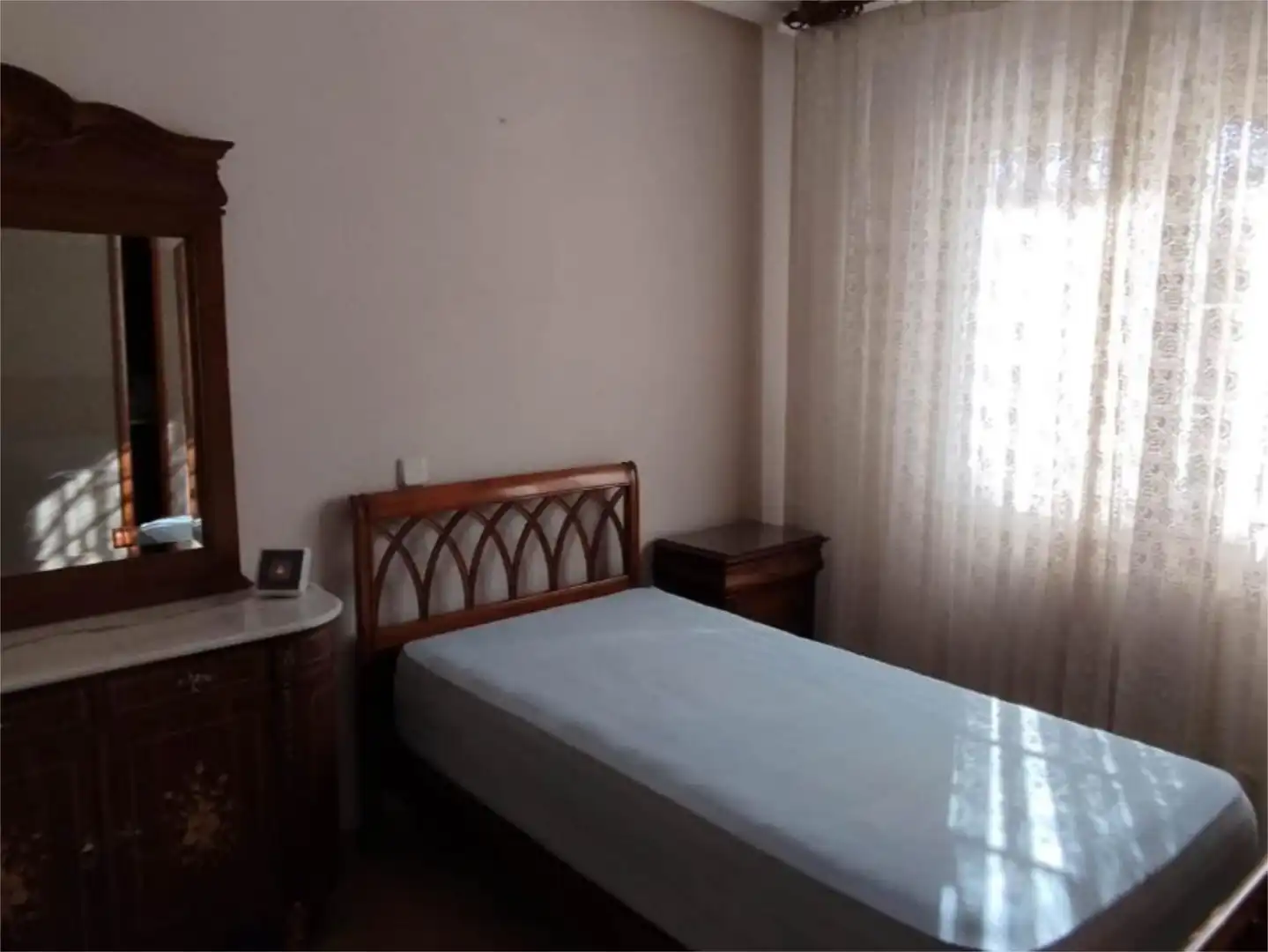 Casa o chalet en venta en Calle los Nardos, 25, Valderas - Los Castillos Habitación de Casa o chalet en venta en Alcorcón con Calefacción, Parquet y Terraza