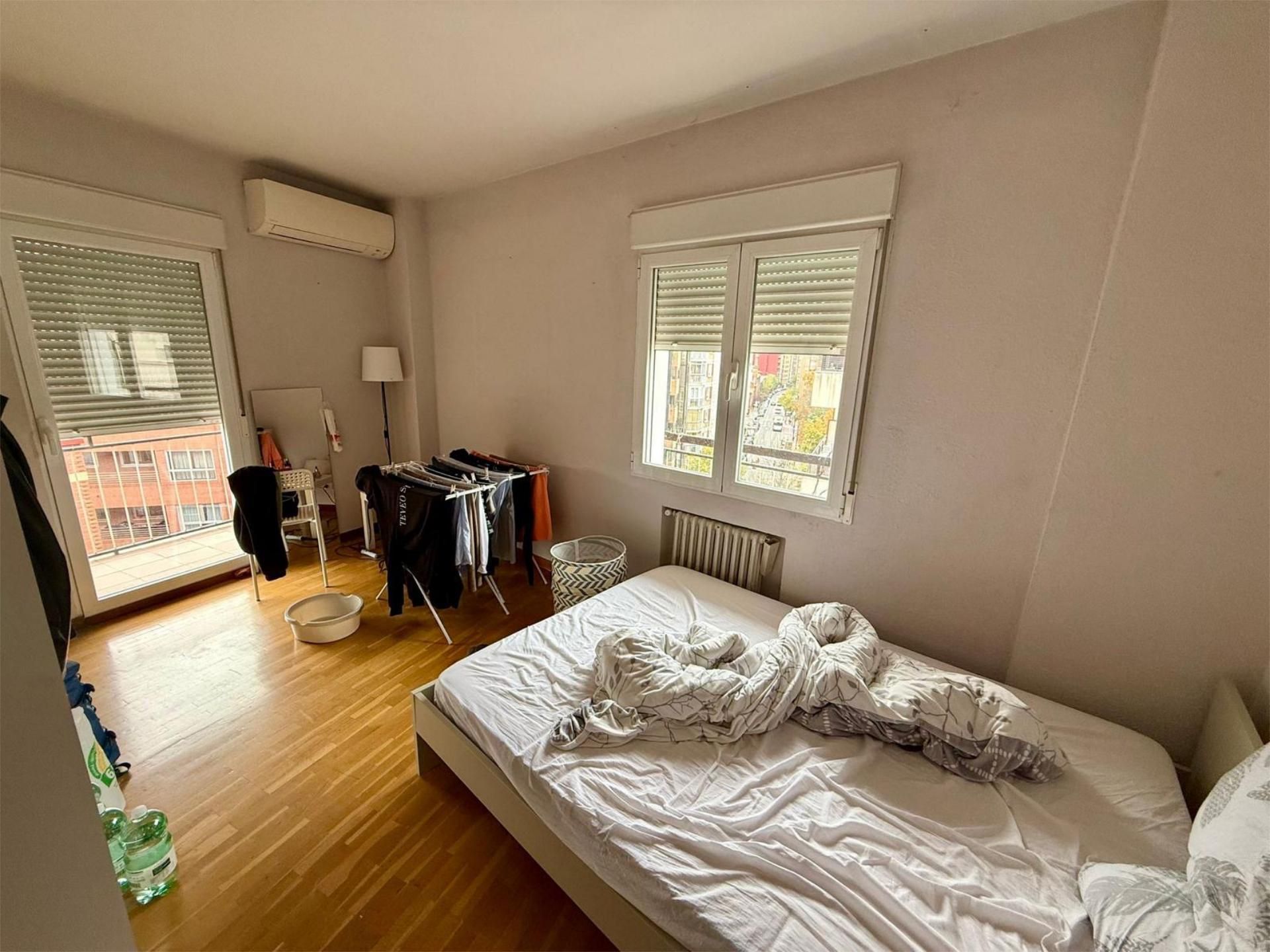 Bedroom of Flat for share in Valladolid Capital  with Air Conditioner, Heating and Parquet flooring