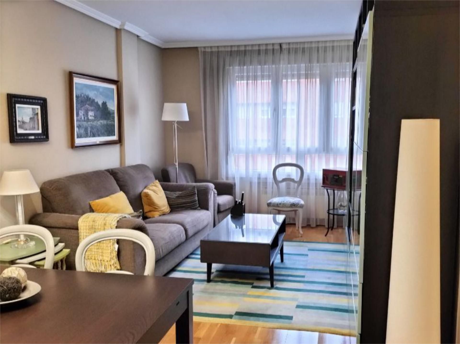Sala de estar de Piso en venta en Valladolid Capital con Calefacción, Jardín privado y Parquet