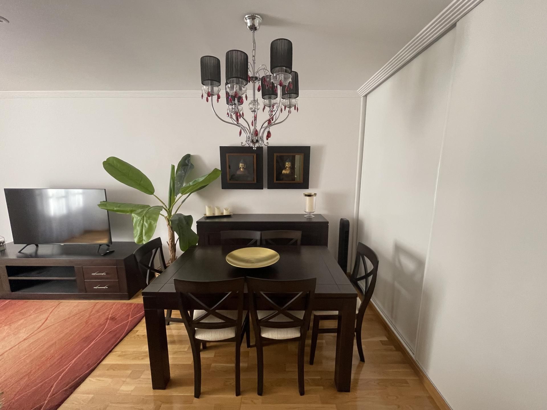 Menjador de Pis de lloguer en León Capital  amb Calefacció, Parquet i Moblat