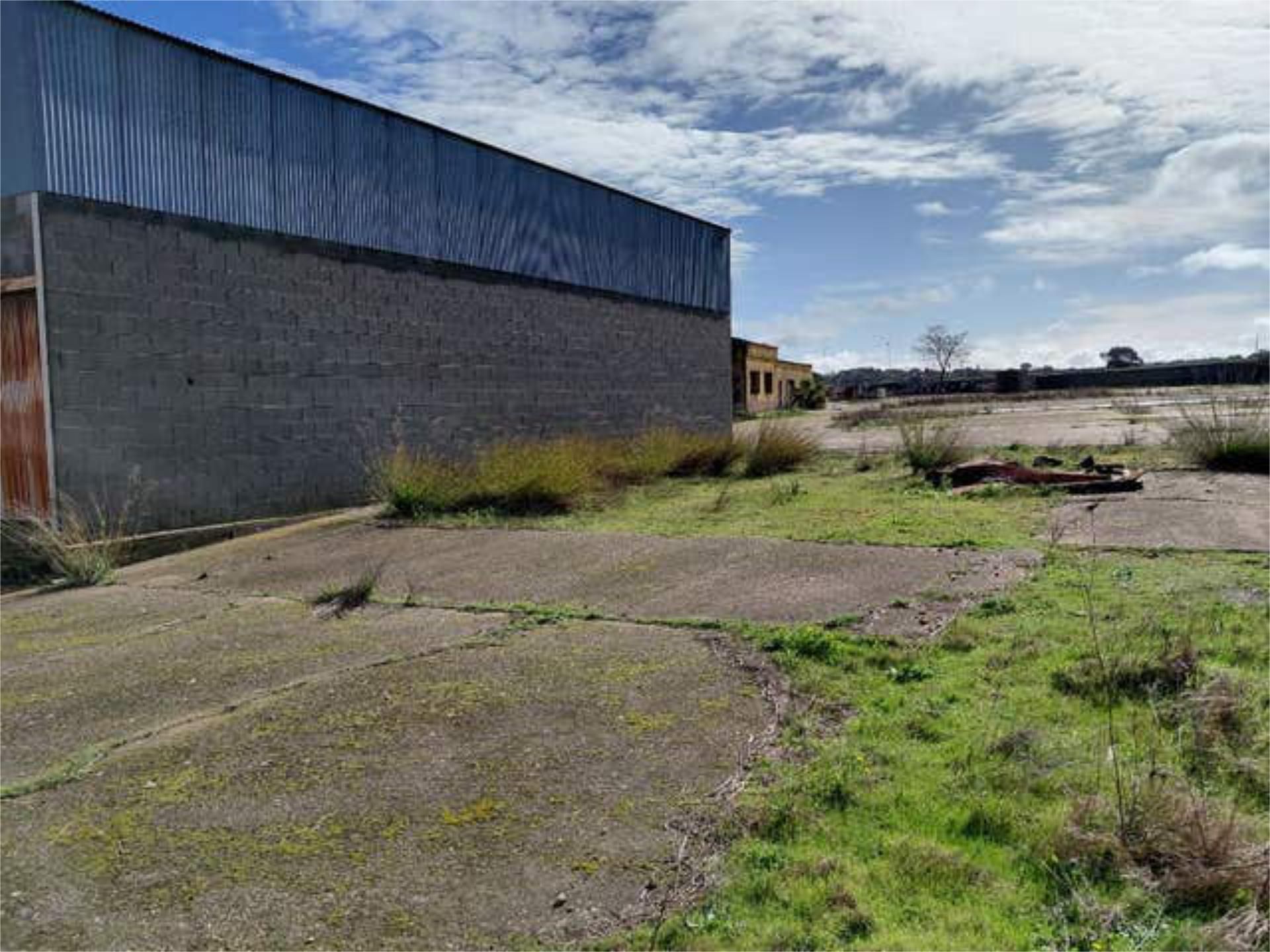 Industrial buildings to rent in Trujillanos