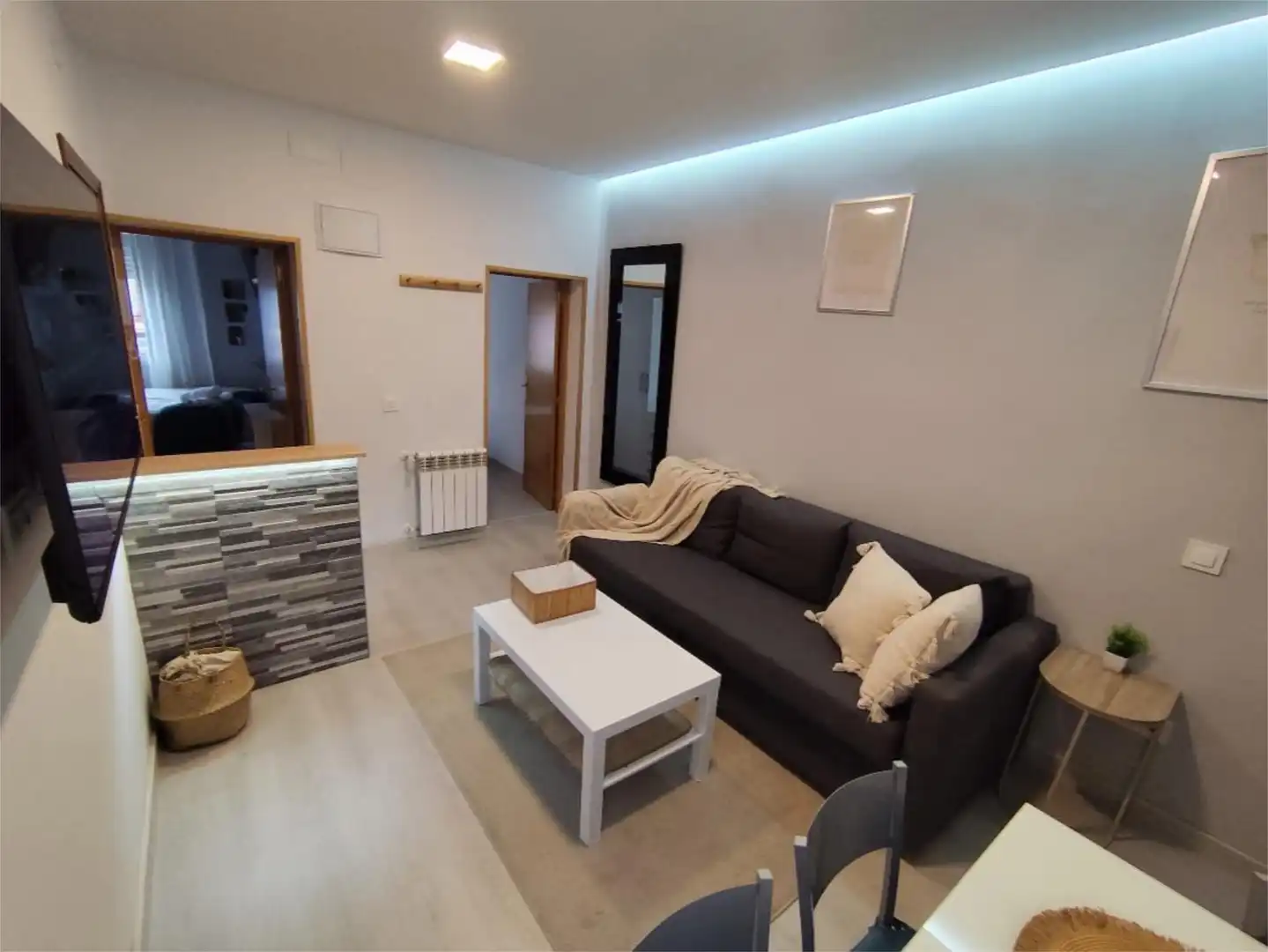 Flat for sale in Calle de Ramón Azorín, 32, Los Cármenes Living room of Flat for sale in Madrid Capital with Air Conditioner