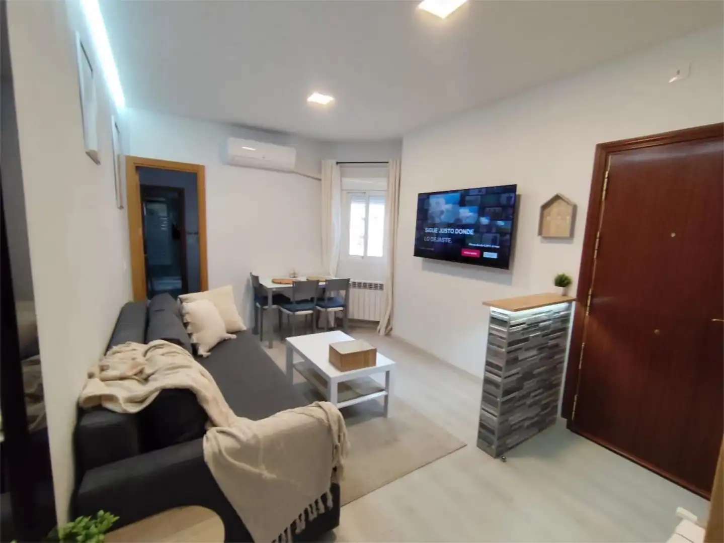 Flat for sale in Calle de Ramón Azorín, 32, Los Cármenes Living room of Flat for sale in Madrid Capital with Air Conditioner