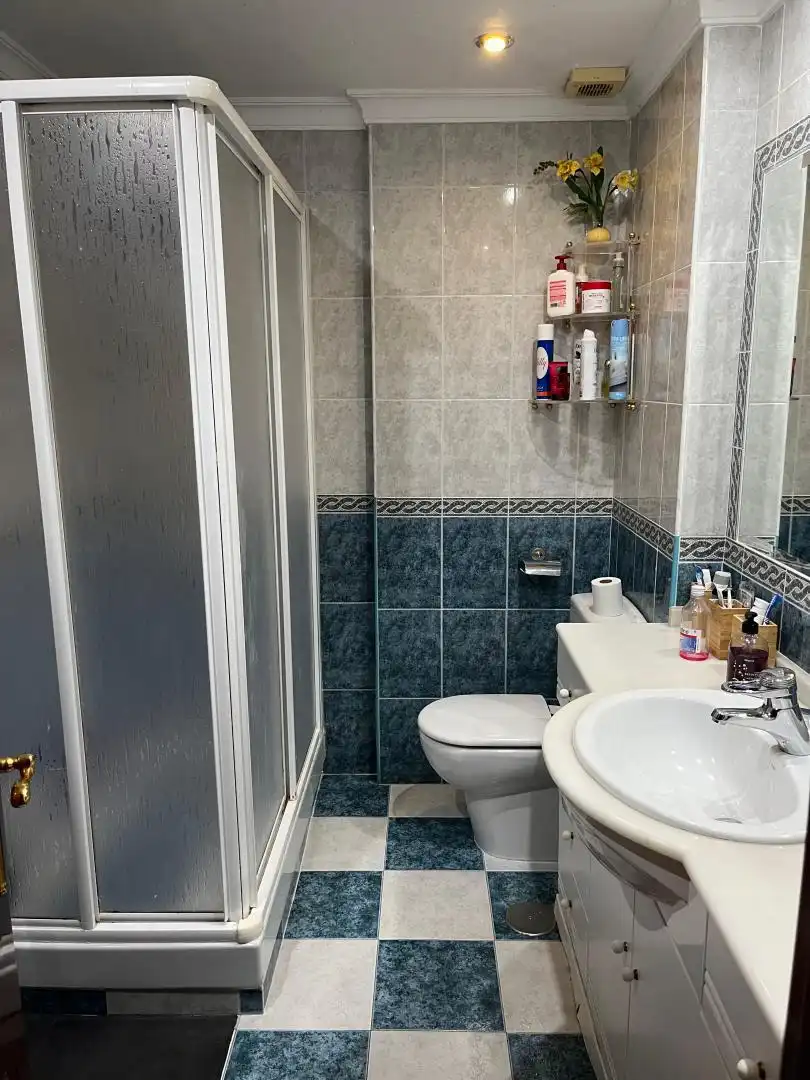 Flat for sale in Calle Guillermo Carrera Rubio, 12, Los Guindos - Parque Mediterráneo - Santa Paula Bathroom of Flat for sale in Málaga with Air Conditioner, Private garden and Terrace