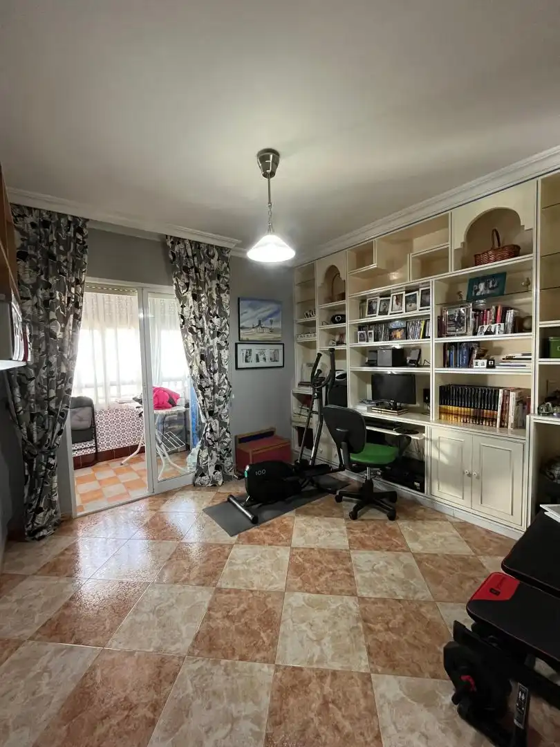 Flat for sale in Calle Guillermo Carrera Rubio, 12, Los Guindos - Parque Mediterráneo - Santa Paula Living room of Flat for sale in Málaga with Air Conditioner, Private garden and Terrace
