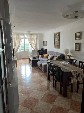 Piso en Venta en Calle Guillermo Carrera Rubio, 12 en Los Guindos - Parque Mediterráneo - Santa Paula