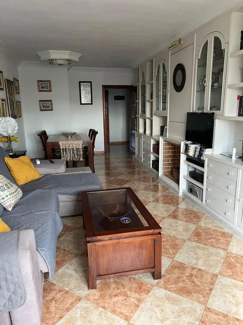 Flat for sale in Calle Guillermo Carrera Rubio, 12, Los Guindos - Parque Mediterráneo - Santa Paula Living room of Flat for sale in Málaga with Air Conditioner, Private garden and Terrace