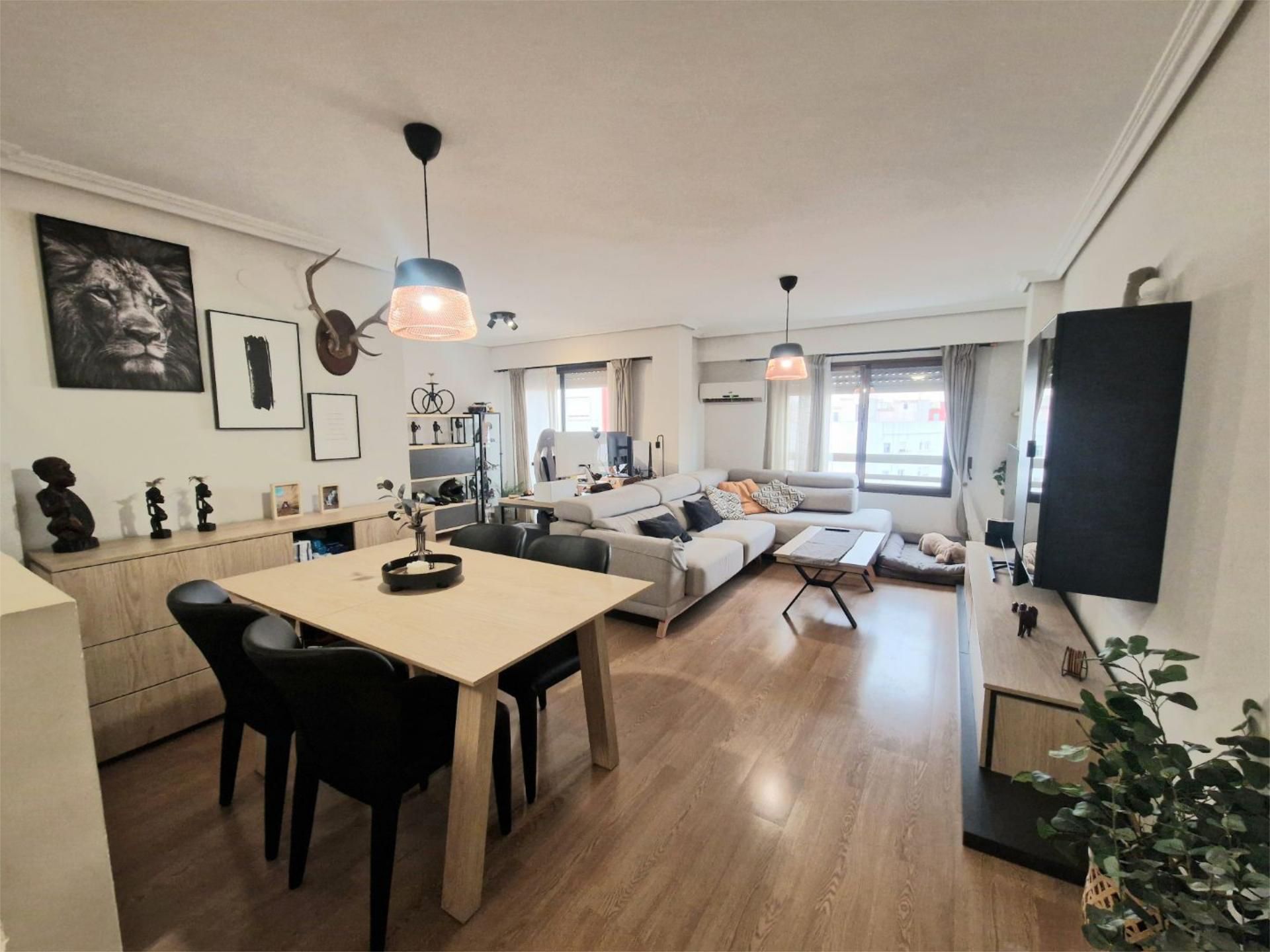 Living room of Flat for sale in  Valencia Capital  with Air Conditioner and Balcony