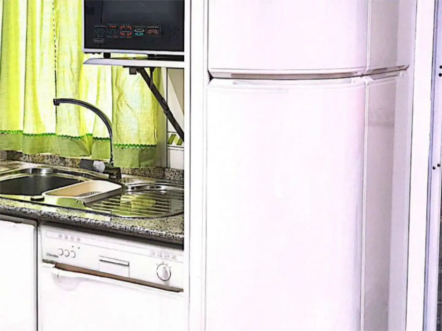 Piso en venta en Avenida de las Ciencias, 33, Colores - Entreparques Cocina de Piso en venta en Sevilla con Jardín privado, Terraza y Piscina