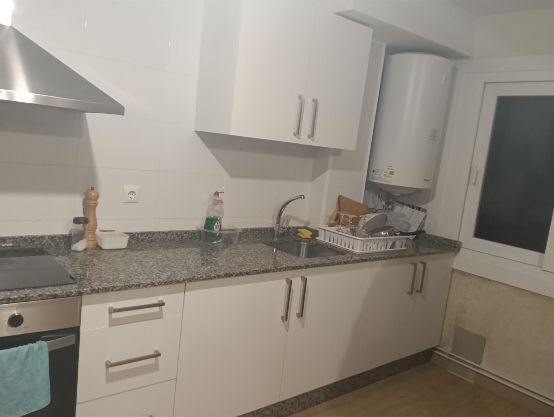 Cocina de Piso de alquiler en A Coruña Capital  con Parquet, Trastero y Amueblado