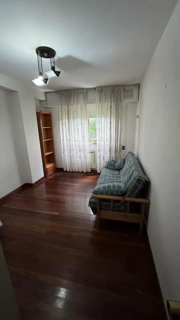 Pis en venda a Rúa Rosalía de Castro, 35, Zona Fernández Ladreda Dormitori de Pis en venda en Pontevedra Capital amb Calefacció, Jardí privat i Parquet