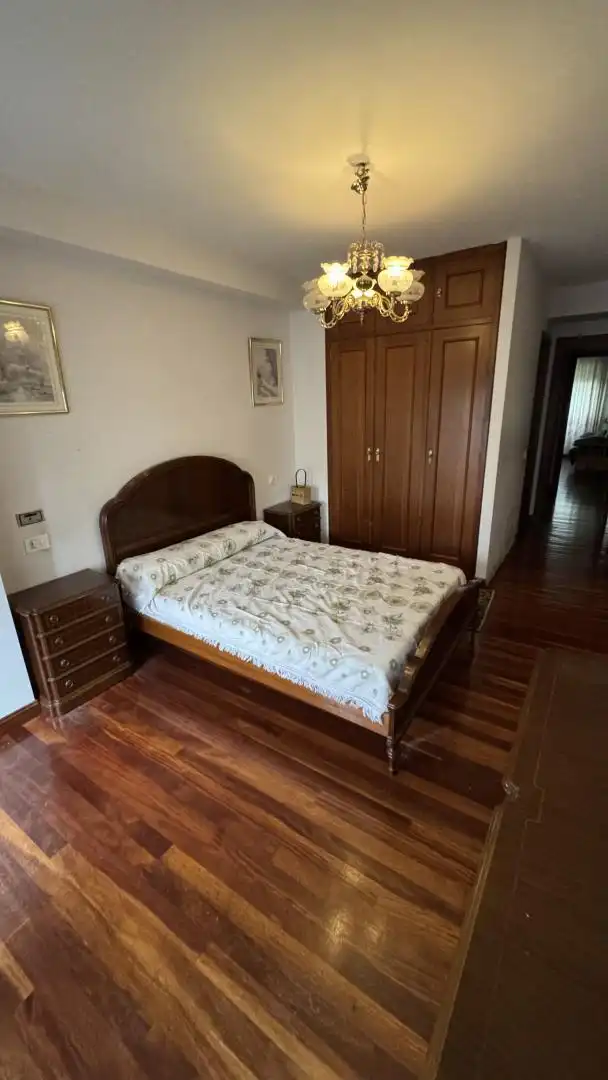 Pis en venda a Rúa Rosalía de Castro, 35, Zona Fernández Ladreda Dormitori de Pis en venda en Pontevedra Capital amb Calefacció, Jardí privat i Parquet