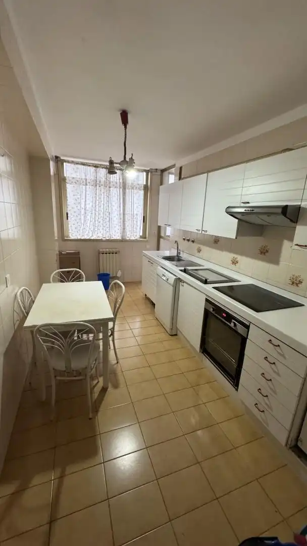 Pis en venda a Rúa Rosalía de Castro, 35, Zona Fernández Ladreda Cuina de Pis en venda en Pontevedra Capital amb Calefacció, Jardí privat i Parquet