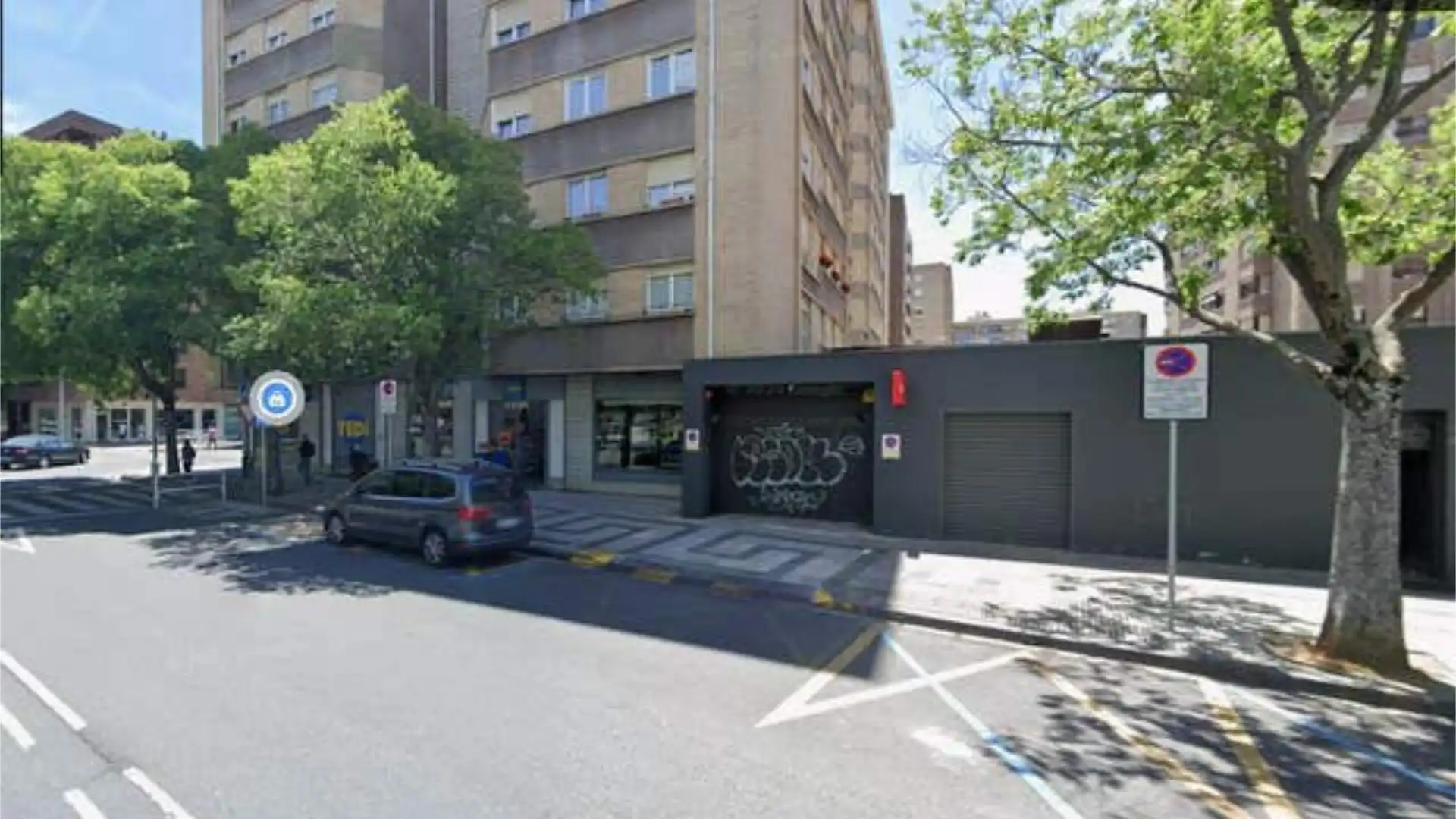 Exterior view of Garage for rent in  Pamplona / Iruña