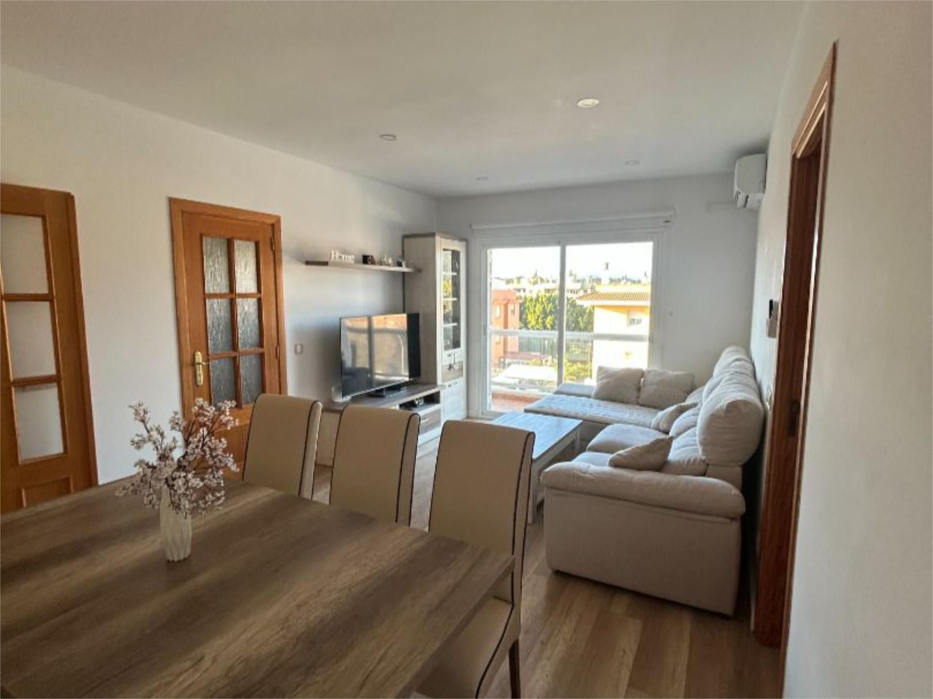 Living room of Flat to rent in Calvià  with Air Conditioner, Parquet flooring and Terrace