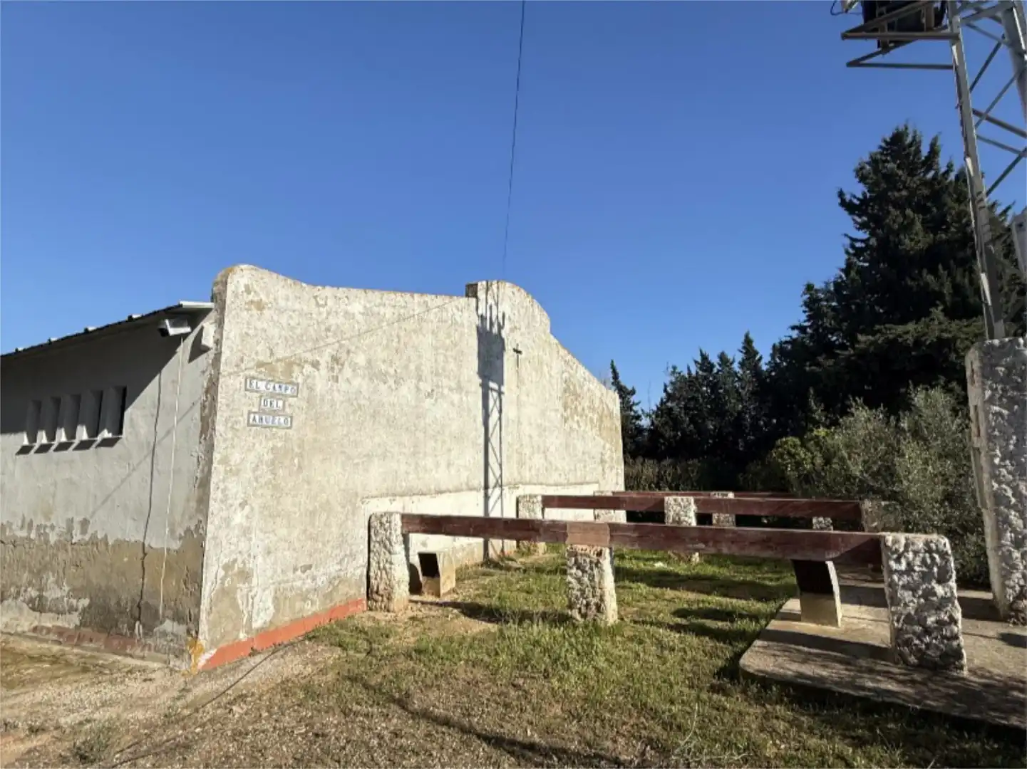 Vista exterior de Finca rústica en venda en Chiclana de la Frontera amb Jardí privat i Traster