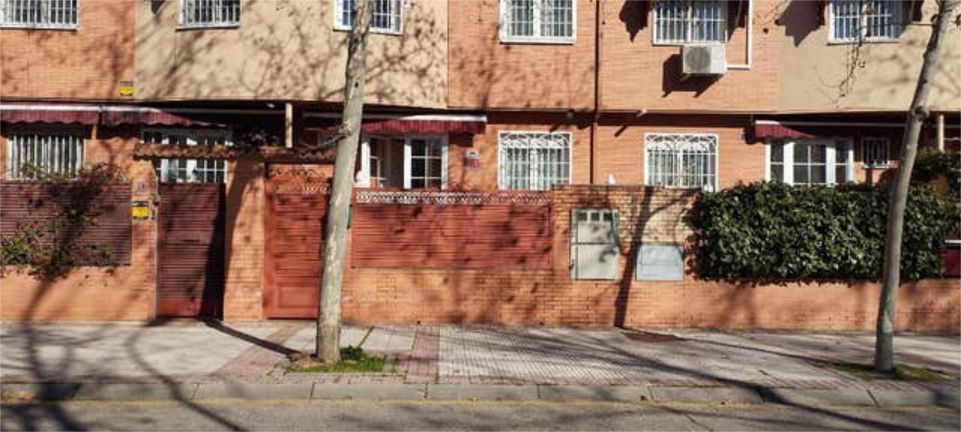 Exterior view of Single-family semi-detached for sale in Alcorcón  with Heating, Private garden and Terrace