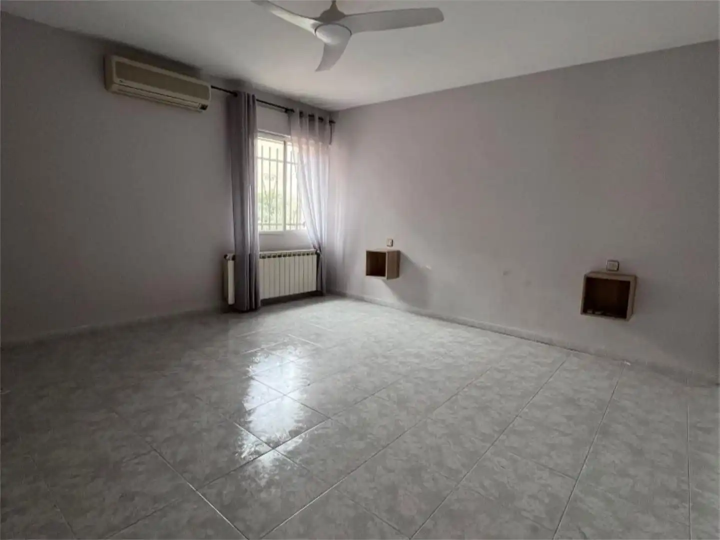 Schlafzimmer von Wohnung zum Verkauf in Villasbuenas de Gata mit Klimaanlage, Heizung und Privatgarten