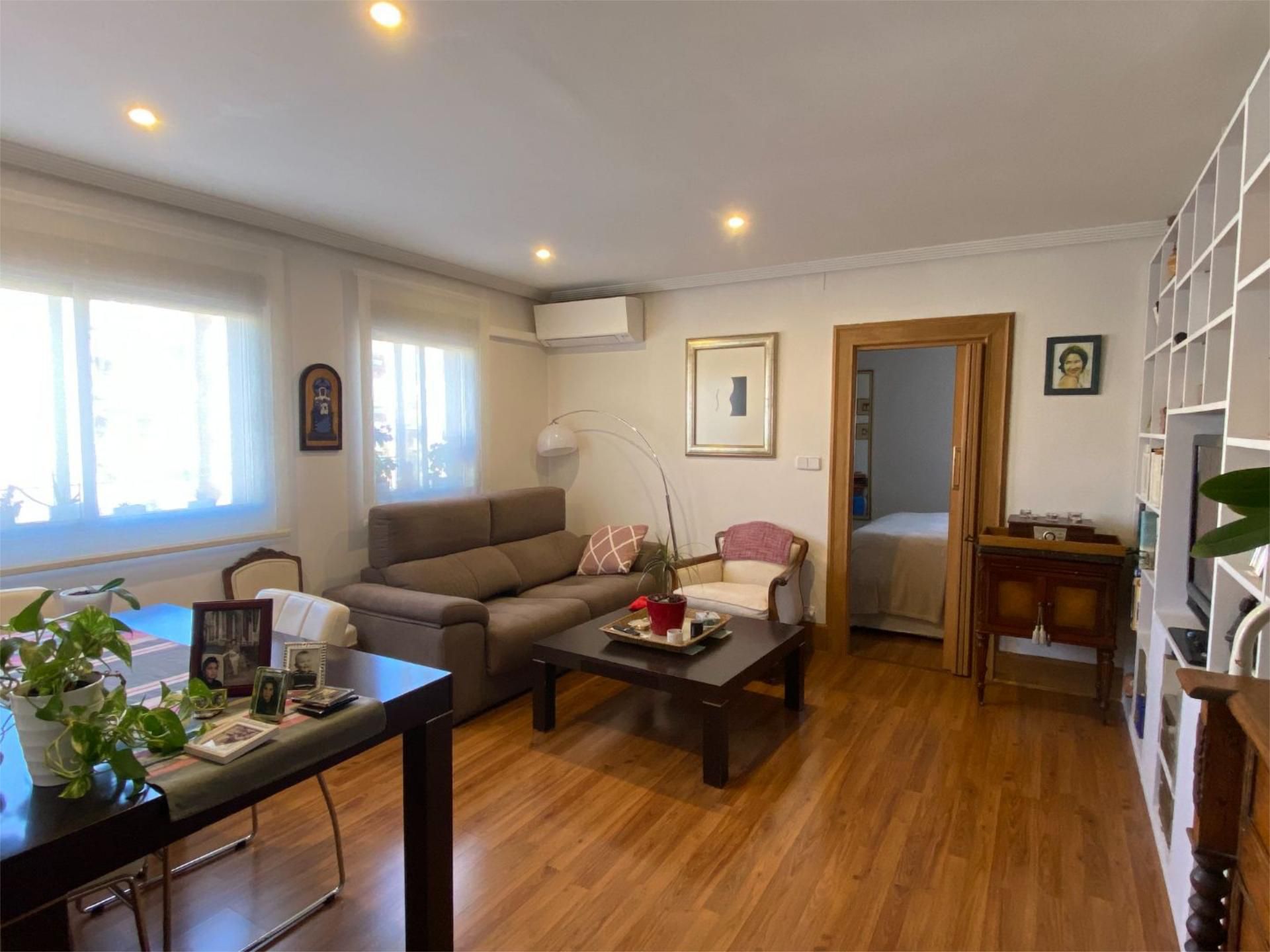 Sala d'estar de Apartament de lloguer en  Madrid Capital amb Aire condicionat, Calefacció i Moblat