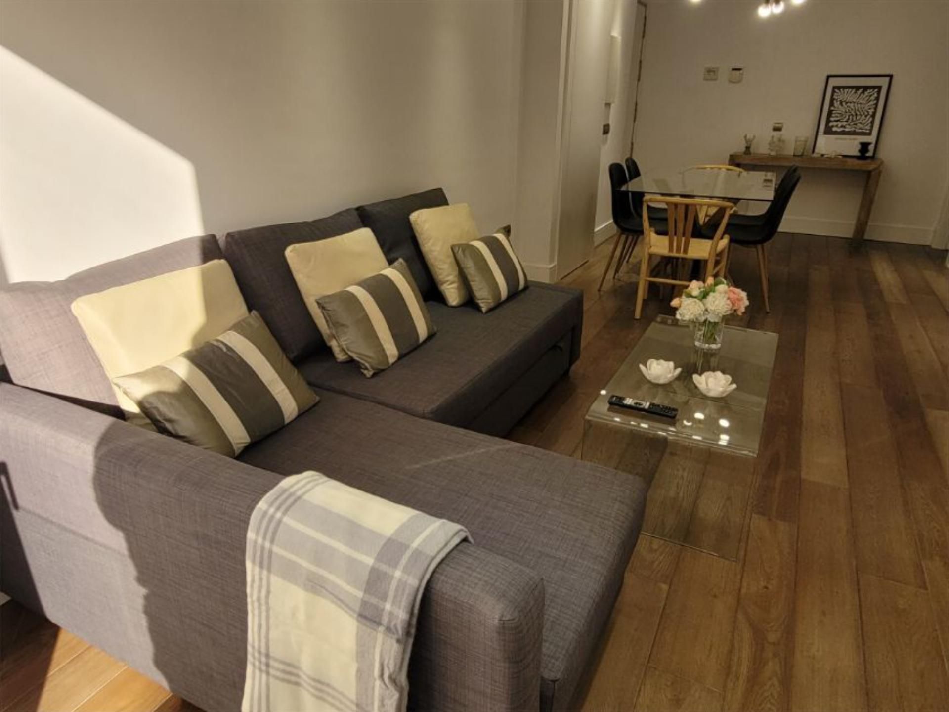 Sala de estar de Piso de alquiler en  Almería Capital con Aire acondicionado, Calefacción y Parquet