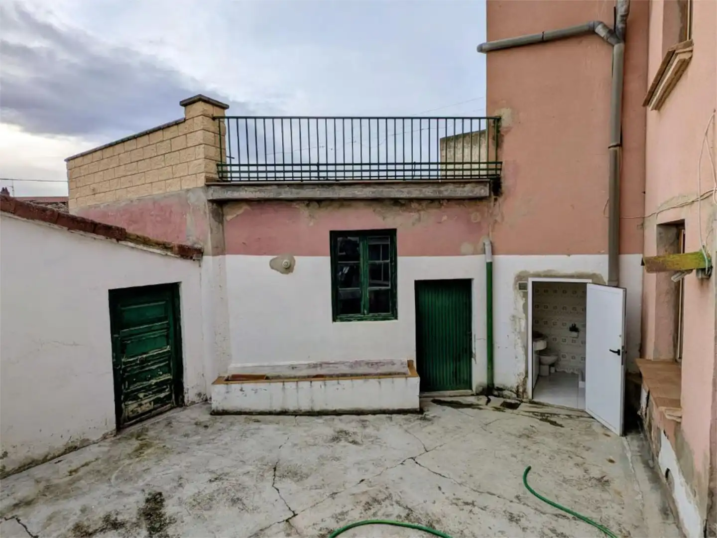 Casa adosada en venda a Calle Crucero, 6, Casalarreina Vista exterior de Casa adosada en venda en Casalarreina amb Terrassa i Balcó