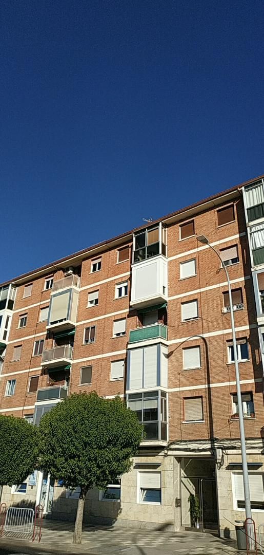 Vista exterior de Pis en venda en Palencia Capital amb Calefacció, Terrassa i Traster