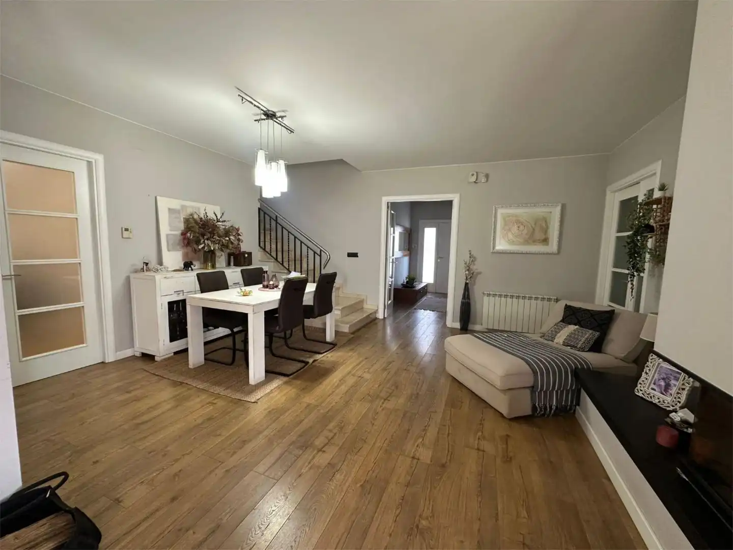 Flat for sale in Avinguda Onze de Setembre, 19, Zona Industrial Living room of Flat for sale in El Prat de Llobregat with Air Conditioner, Heating and Private garden