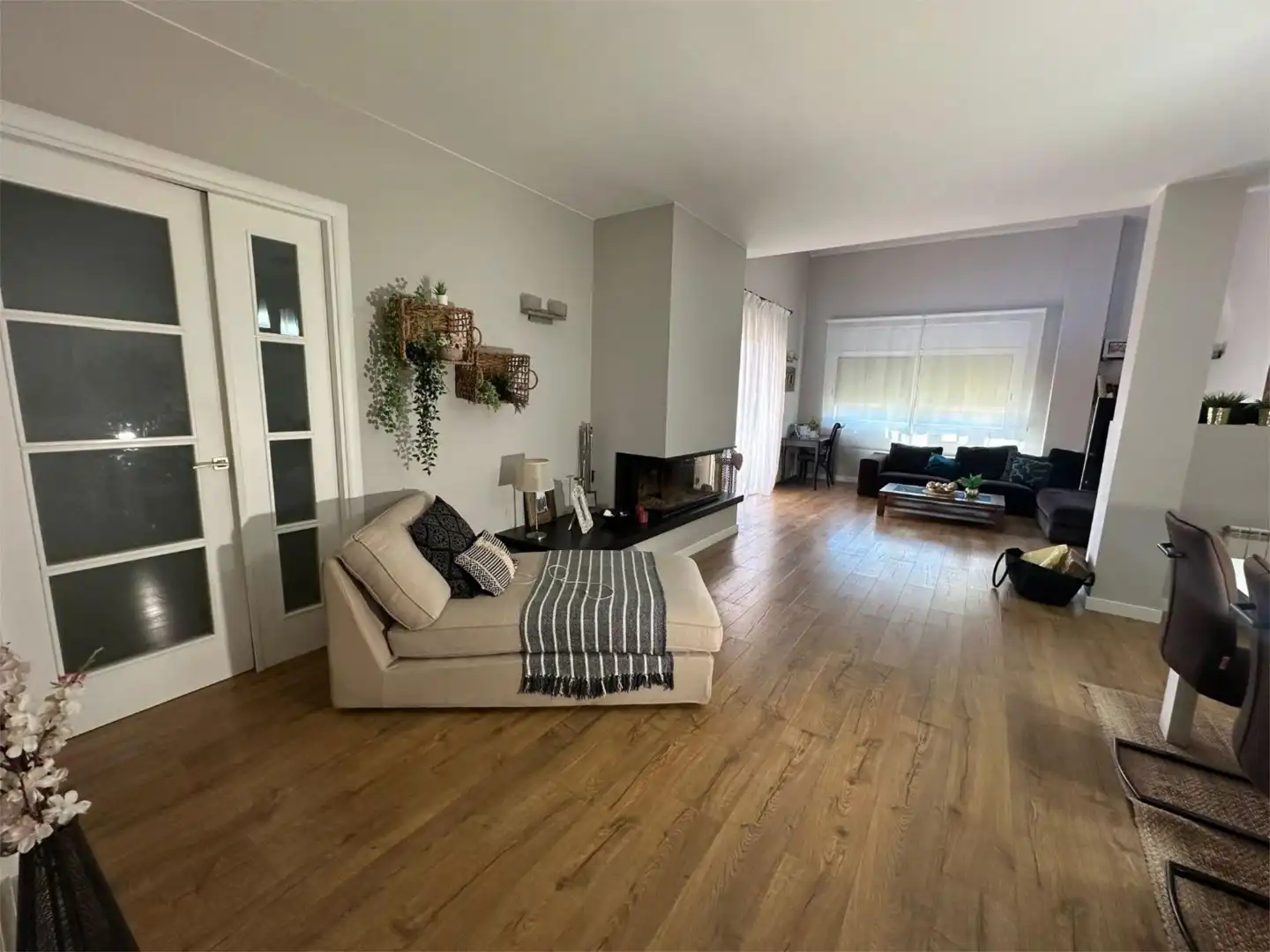 Flat for sale in Avinguda Onze de Setembre, 19, Zona Industrial Living room of Flat for sale in El Prat de Llobregat with Air Conditioner, Heating and Private garden