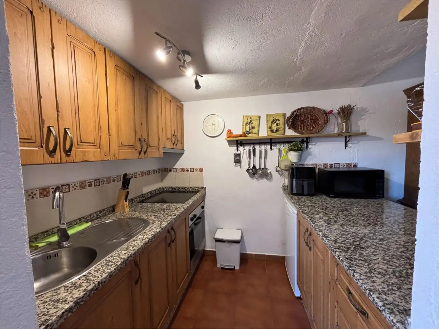 Finca rústica en venta en Avenida Havaral, 47, Júzcar Cocina de Finca rústica en venta en Júzcar con Aire acondicionado, Calefacción y Terraza