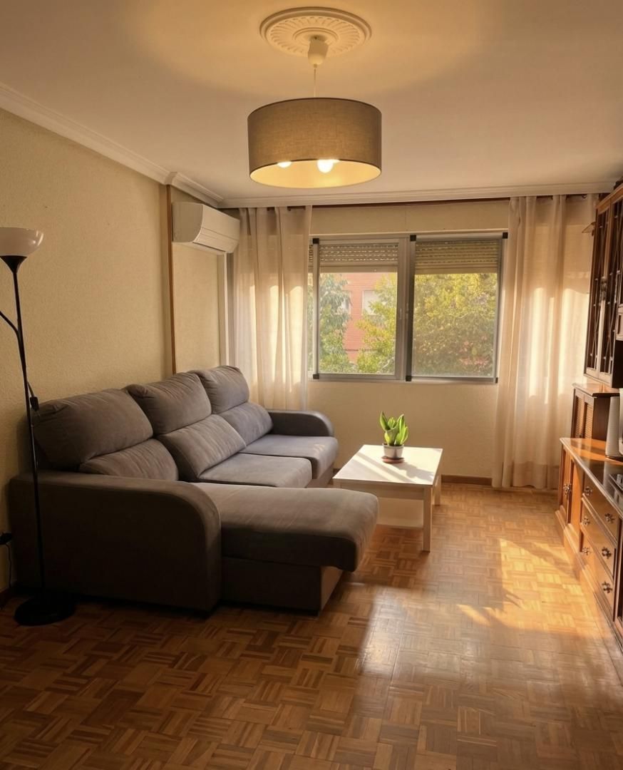 Sala d'estar de Pis en venda en  Madrid Capital amb Aire condicionat