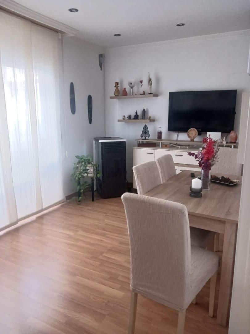 Pis en venda a Carrer Sant Martí de Porres, 6, Centre Sala d'estar de Pis en venda en Sant Pere de Ribes amb Parquet, Terrassa i Traster