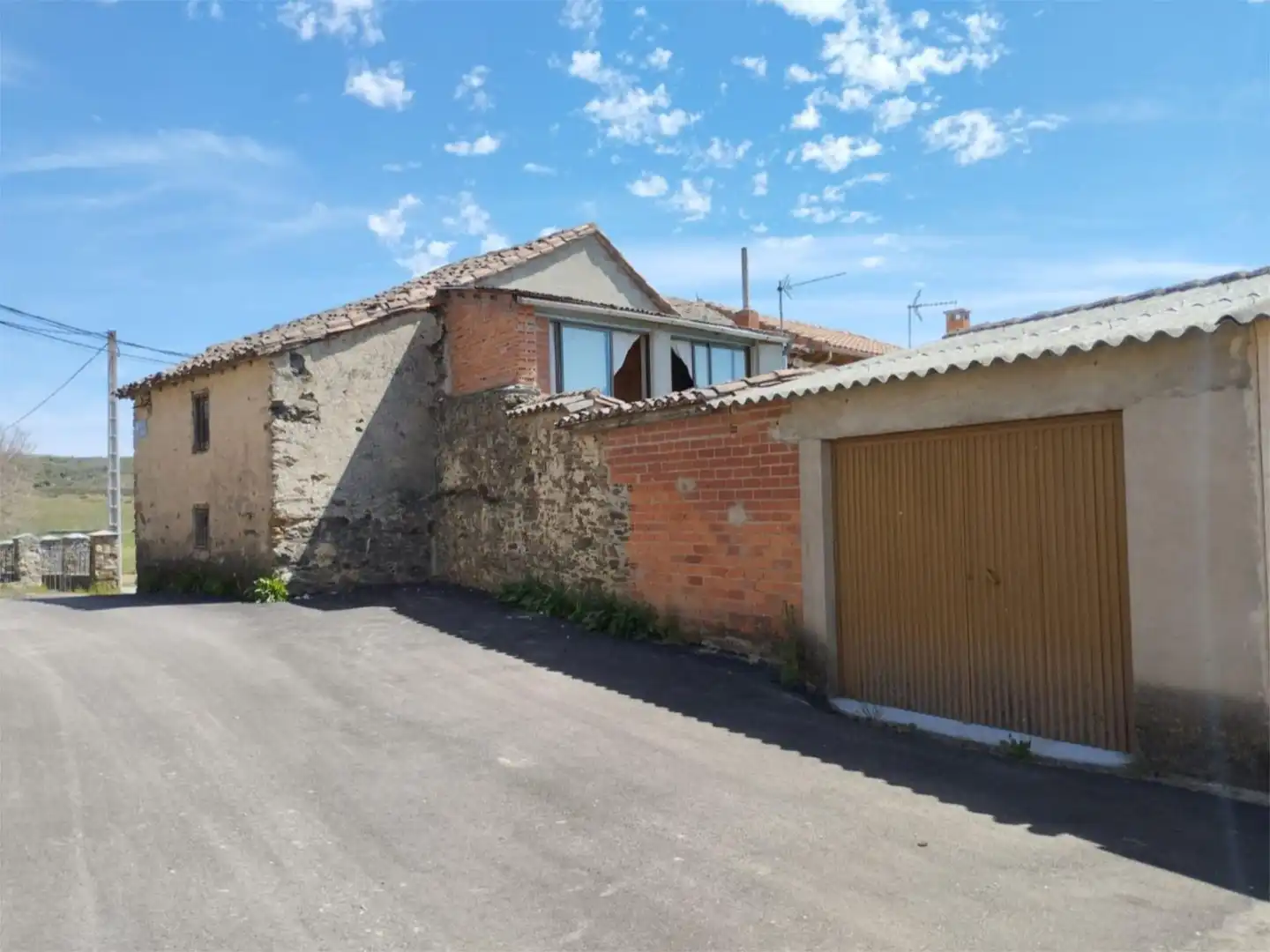 Casa adosada en venda a Calle Principal, 7, Soto y Amío Vista exterior de Casa adosada en venda en Soto y Amío