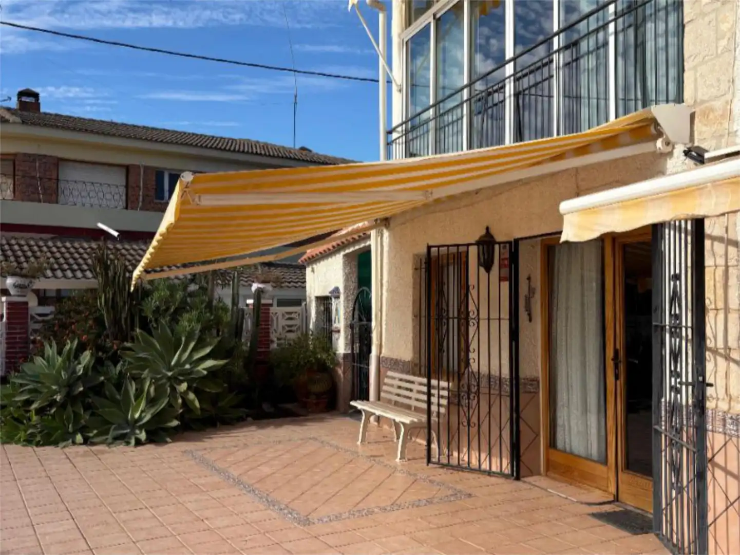 Houses for sale in Carrer de Sorita, 4, Pueblo Español - Coveta Fumá Terrace of Houses for sale in El Campello with Air Conditioner, Heating and Private garden