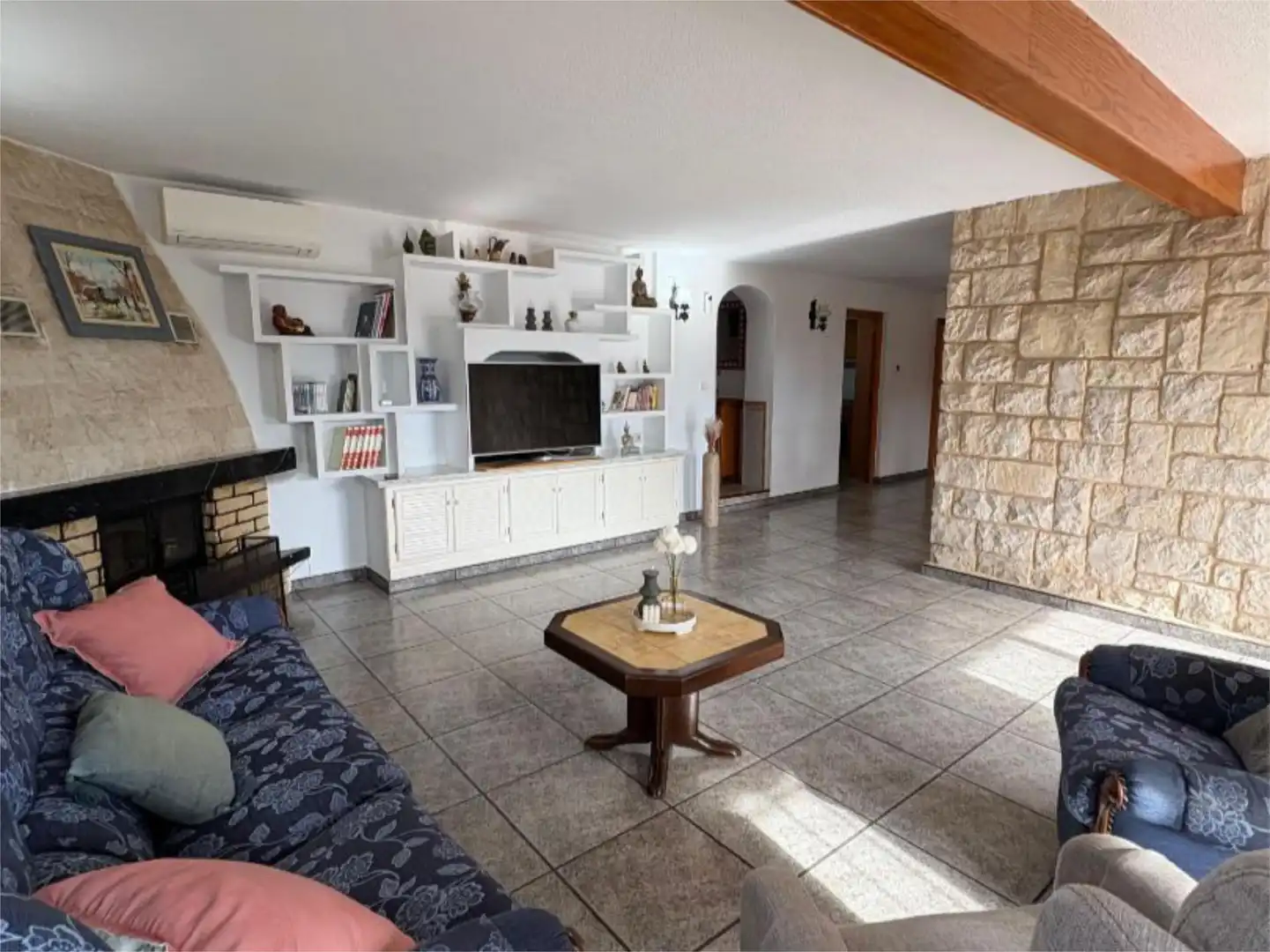 Houses for sale in Carrer de Sorita, 4, Pueblo Español - Coveta Fumá Living room of Houses for sale in El Campello with Air Conditioner, Heating and Private garden
