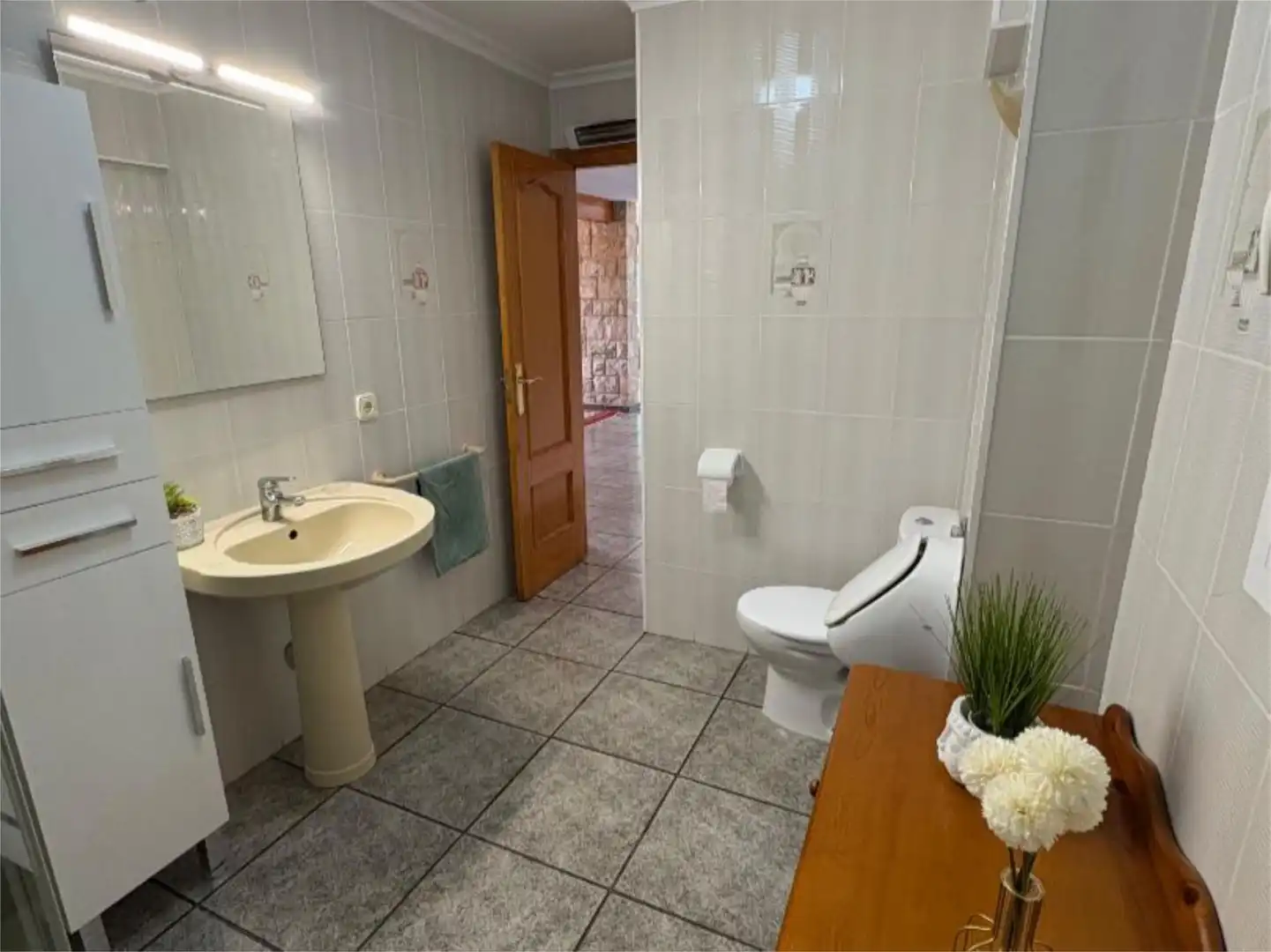 Houses for sale in Carrer de Sorita, 4, Pueblo Español - Coveta Fumá Bathroom of Houses for sale in El Campello with Air Conditioner, Heating and Private garden