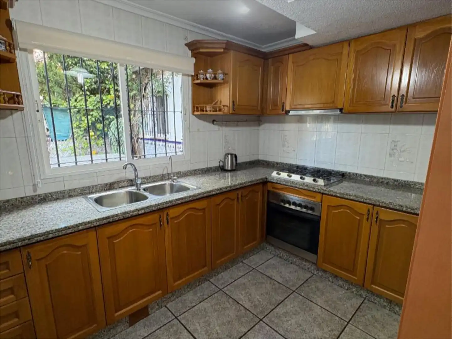 Houses for sale in Carrer de Sorita, 4, Pueblo Español - Coveta Fumá Kitchen of Houses for sale in El Campello with Air Conditioner, Heating and Private garden