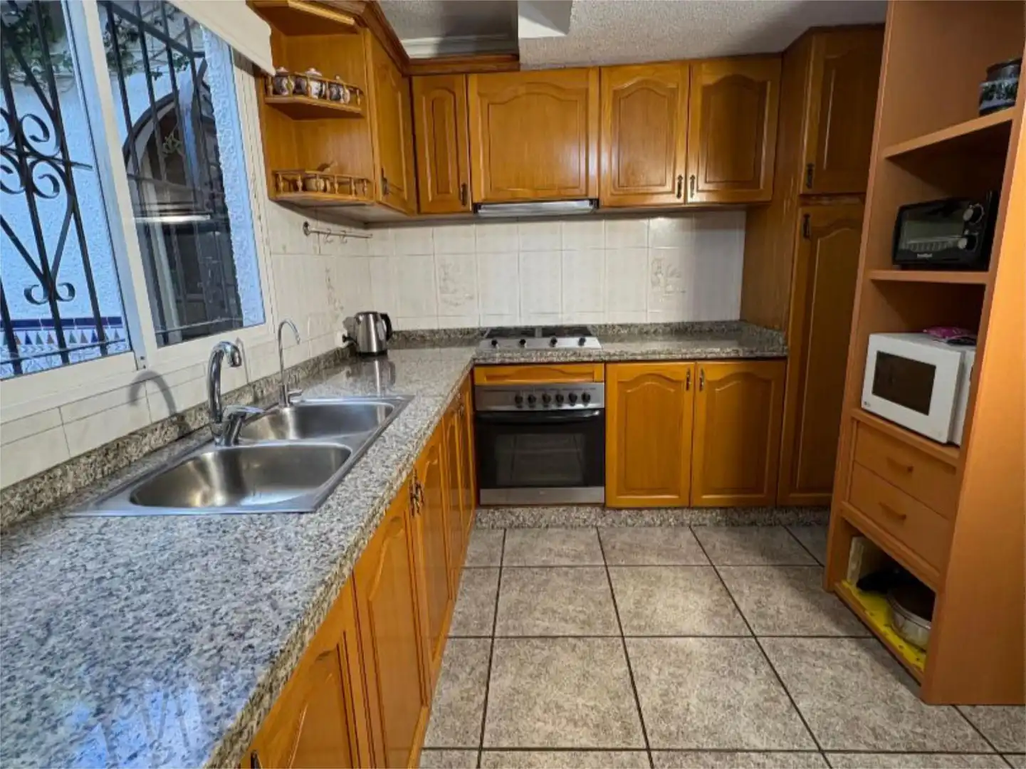 Houses for sale in Carrer de Sorita, 4, Pueblo Español - Coveta Fumá Kitchen of Houses for sale in El Campello with Air Conditioner, Heating and Private garden