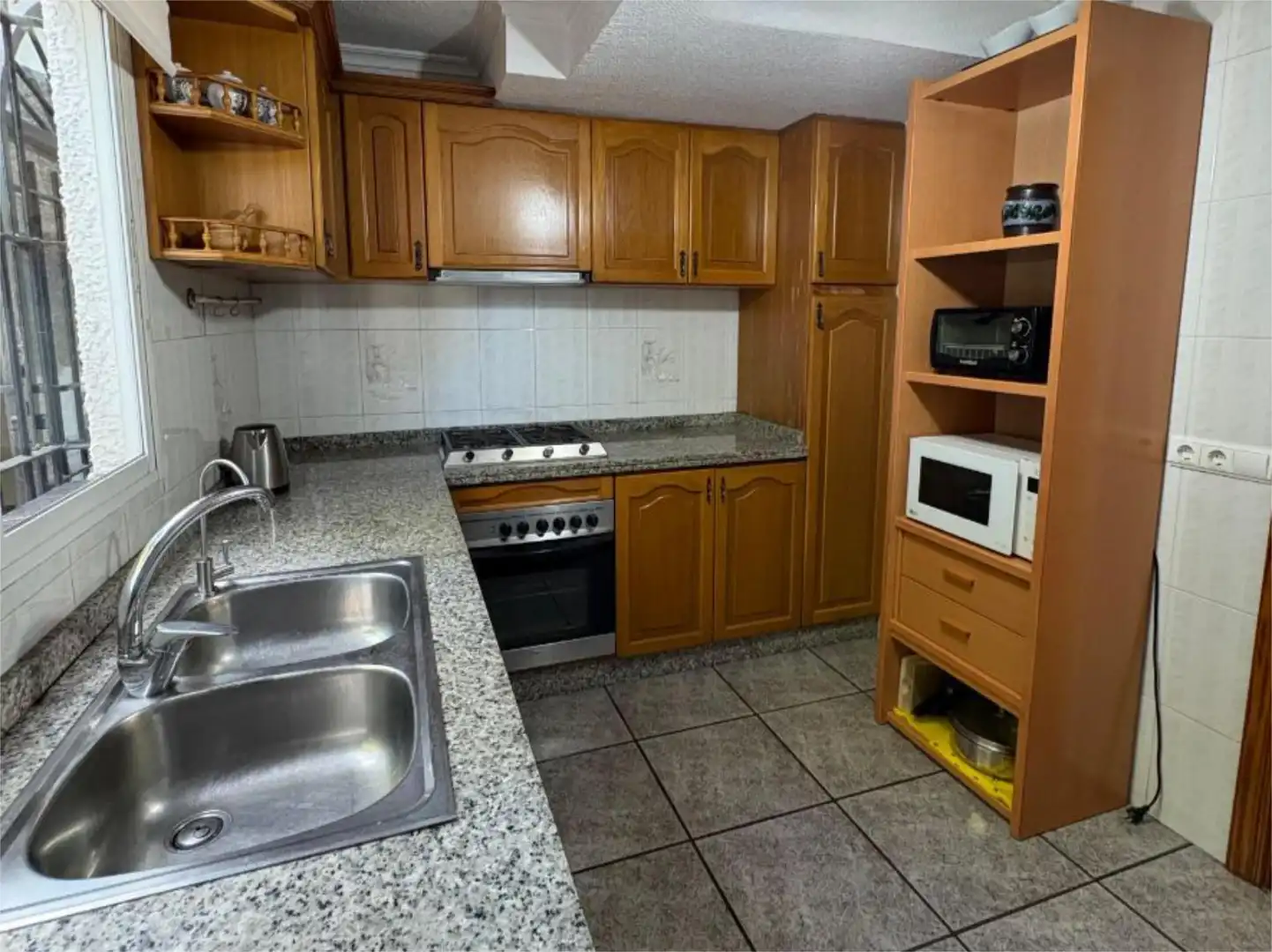 Houses for sale in Carrer de Sorita, 4, Pueblo Español - Coveta Fumá Kitchen of Houses for sale in El Campello with Air Conditioner, Heating and Private garden